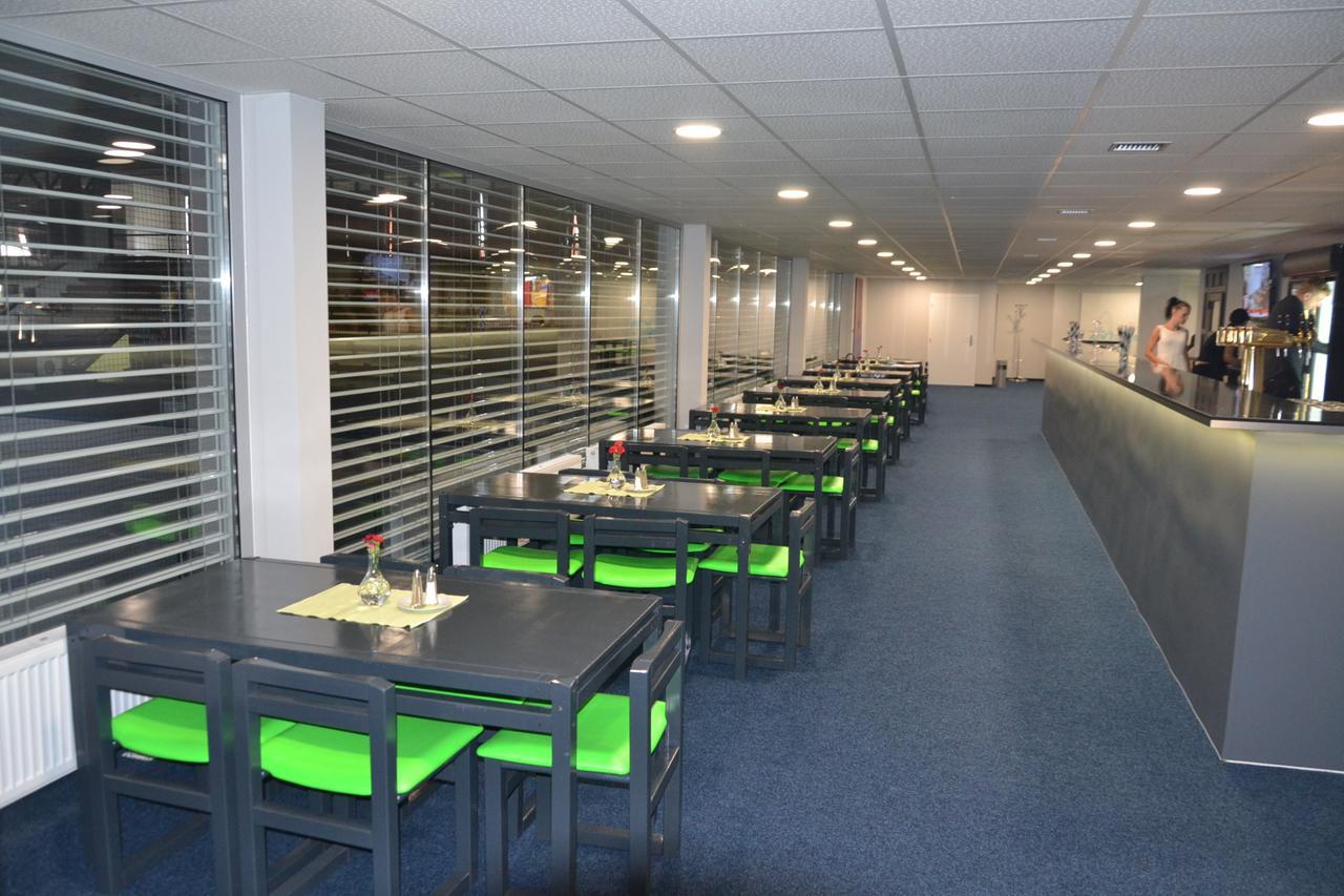 Sporthotel Zimni Stadion Benesov 베네쇼프 외부 사진